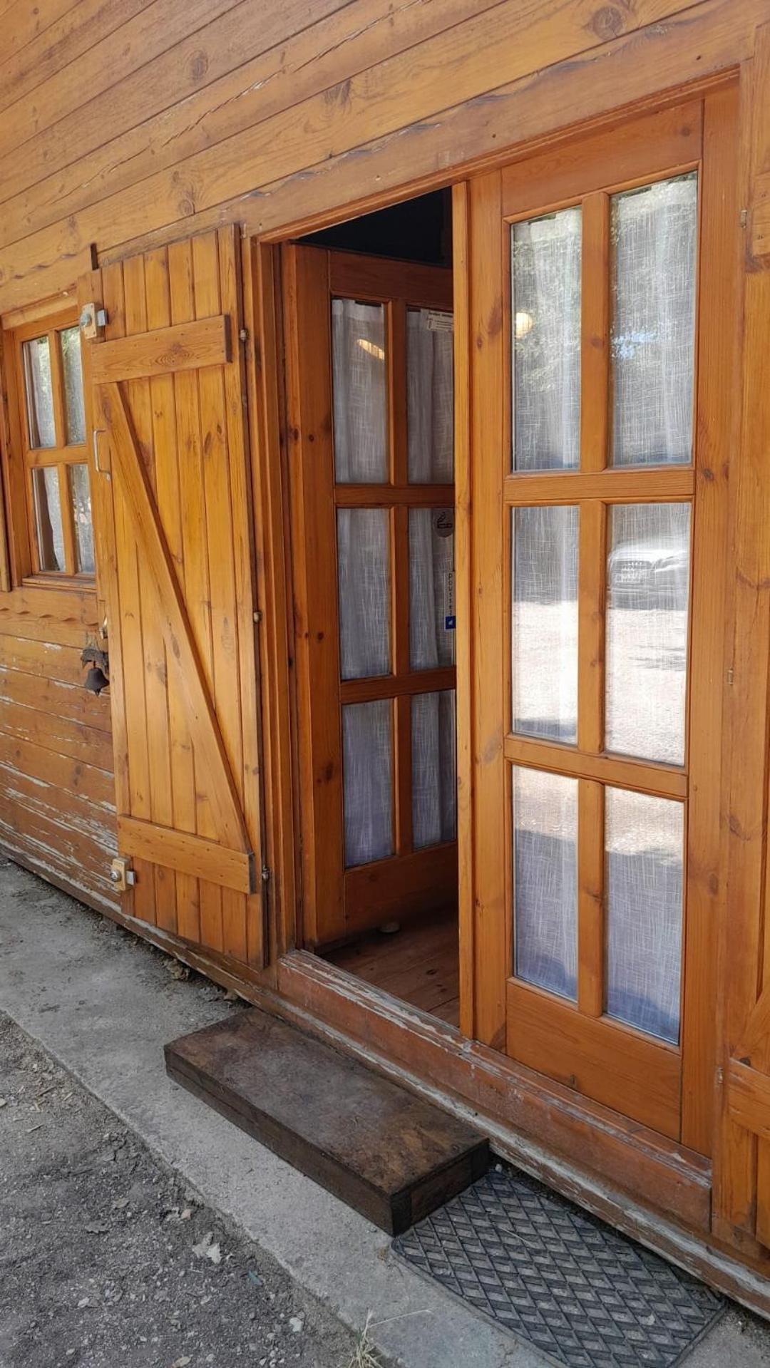 La Cabane En Bois Tourves Exterior foto